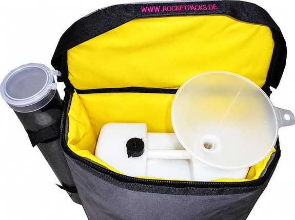 Open 15 litre backpack beverage dispenser with beverage container and pump system