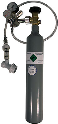 Use of CO2 cylinders? Depending on the filling quantity, CO2 cylinders are of different sizes and diameters. A 0.5 kg bottle is sufficient for 160 liters of beer, a 2 kg bottle for 700 liters. The valves of the bottles are standardized and therefore fit on every pressure reducer. To connect pressure reducers to the bottles, you can also find connectors. Pressure reducers ensure that even with different pressure on the input side, a certain pressure is not exceeded on the output side.