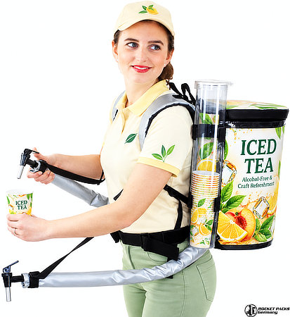 Promoter wearing the Drink-Pack-Duo with two separate 5 L beverage containers
