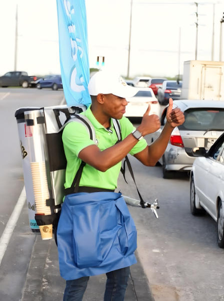 Mobility and flexibility: The system makes it possible to serve fresh coffee anytime and anywhere without having to rely on a fixed infrastructure. This allows the barista or salesperson to move around freely and address customers directly.